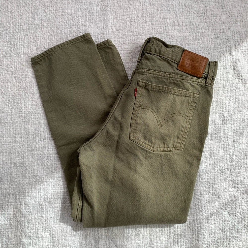 Levi’s Wedgie Straight in Rigid Sage Green
